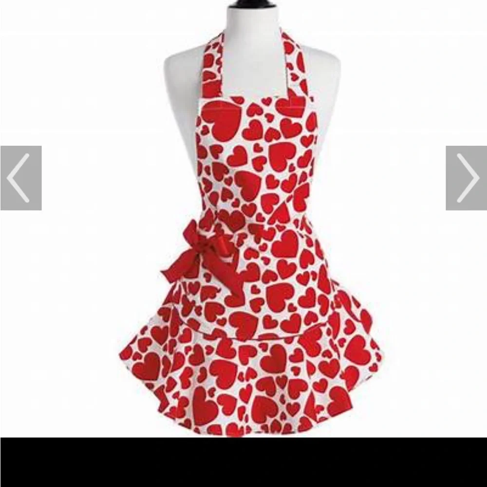Jessie Steele Bib Red and white Heart Apron. 4 on hand - Picture 1 of 2